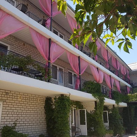 Hotel Flamingo Zaliznyi Port Esterno foto