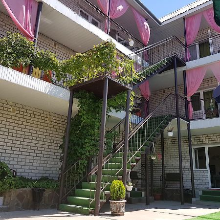 Hotel Flamingo Zaliznyi Port Esterno foto