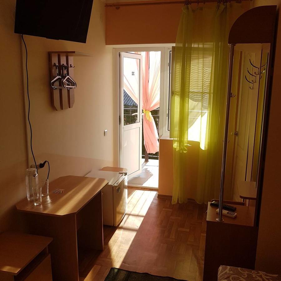 Hotel Flamingo Zaliznyi Port Esterno foto