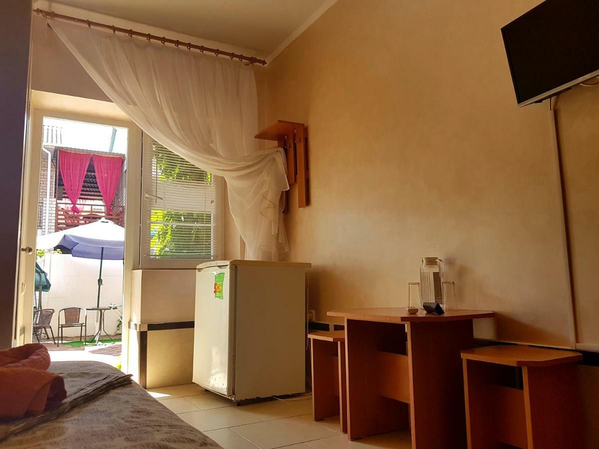 Hotel Flamingo Zaliznyi Port Esterno foto